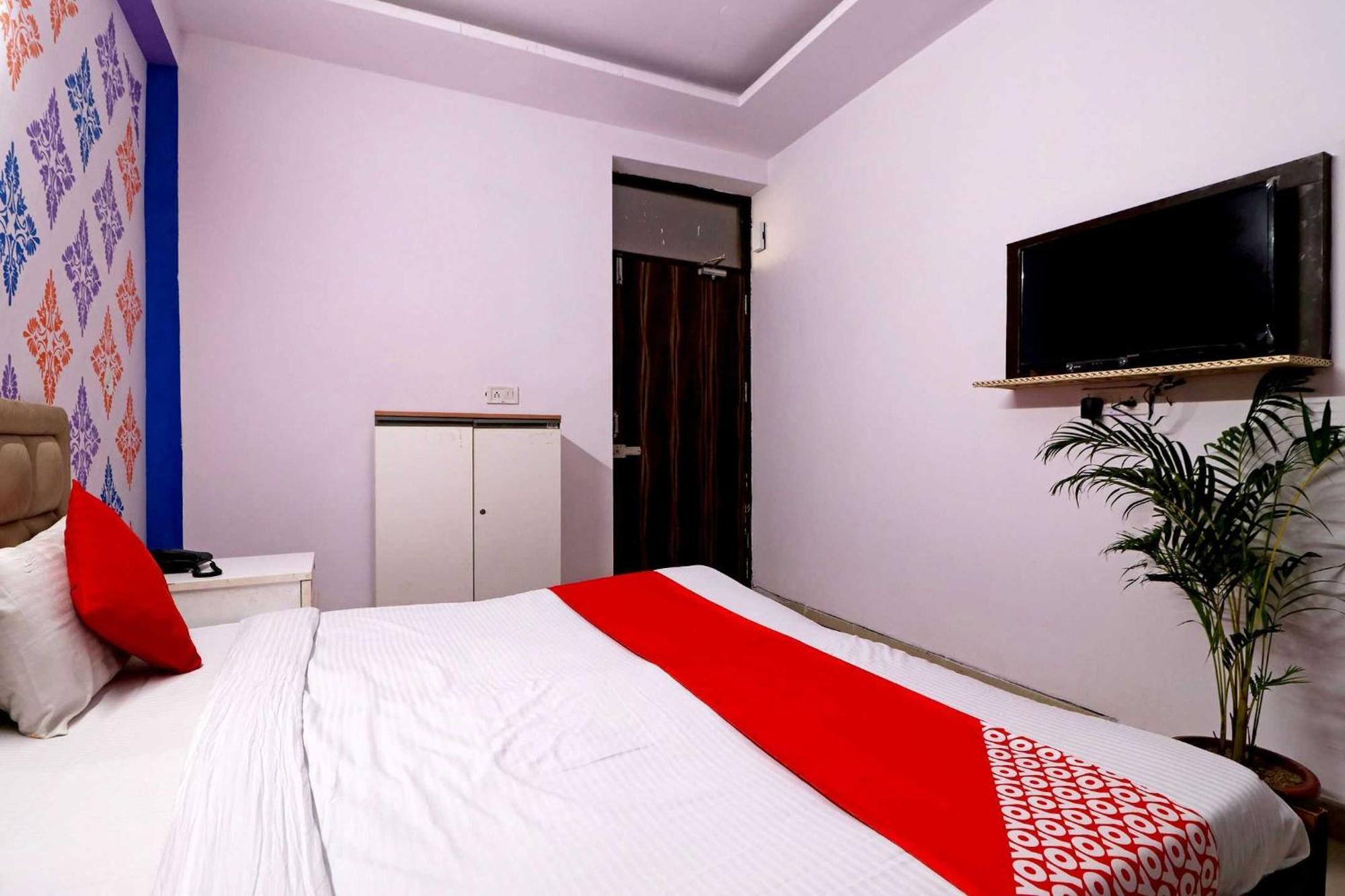 Hotel O Aaradhya Residency Нойда Экстерьер фото