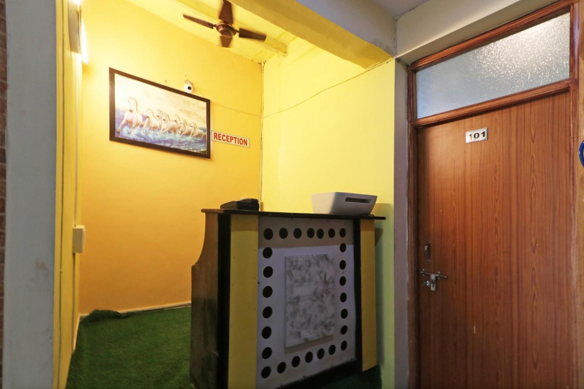 Hotel O Aaradhya Residency Нойда Экстерьер фото