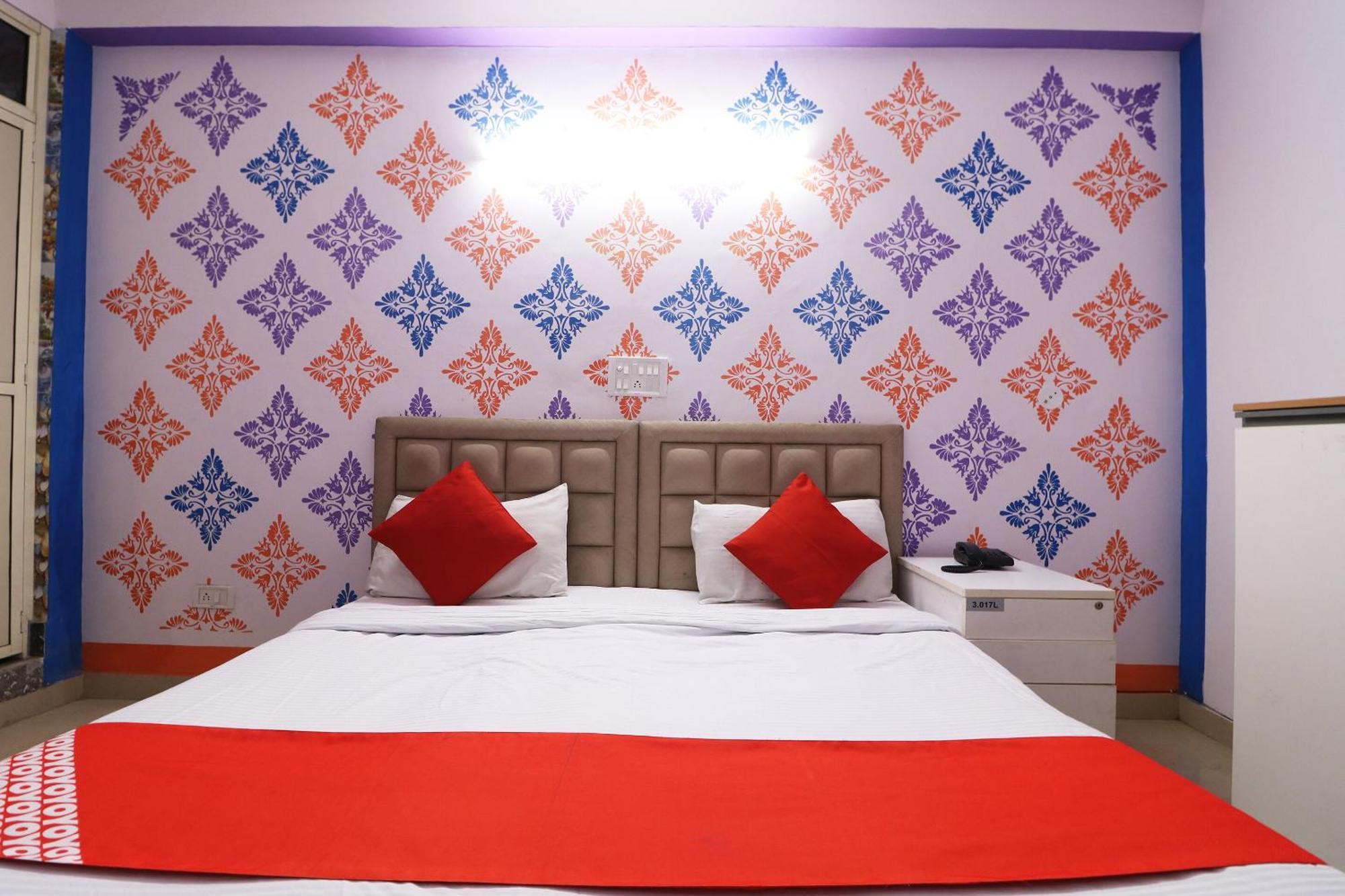 Hotel O Aaradhya Residency Нойда Экстерьер фото